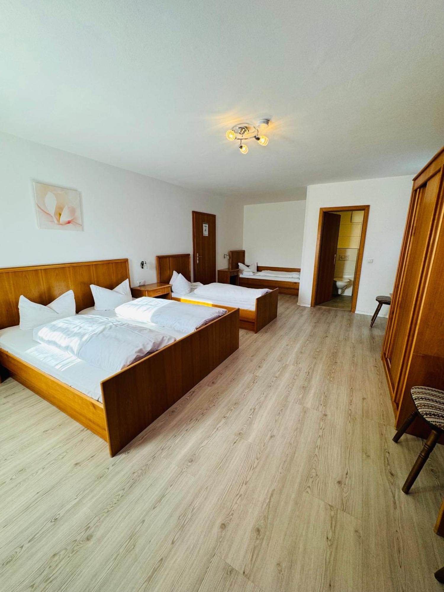 Landgasthof Hotel Zwickl Deggendorf Bagian luar foto