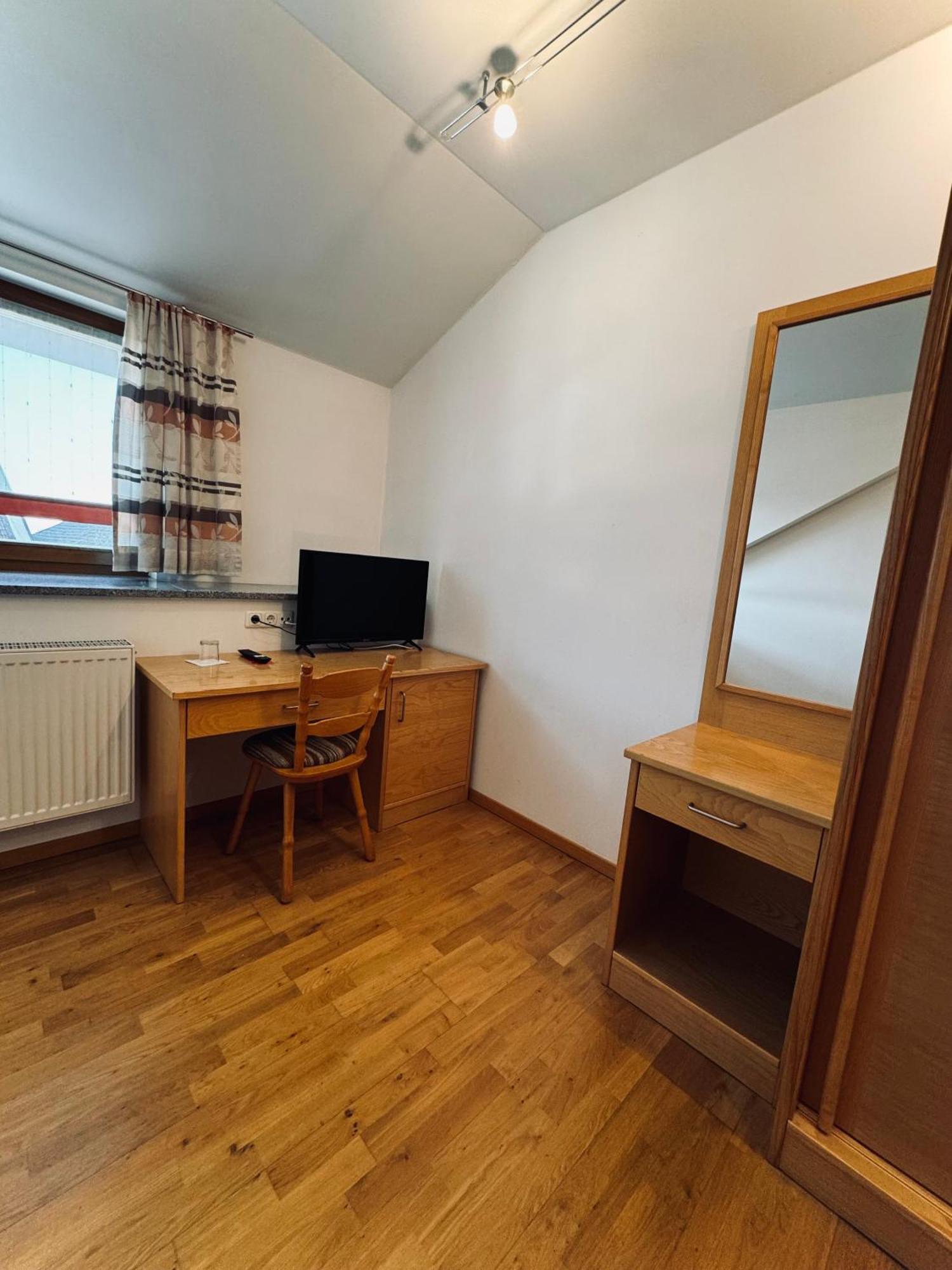 Landgasthof Hotel Zwickl Deggendorf Bagian luar foto